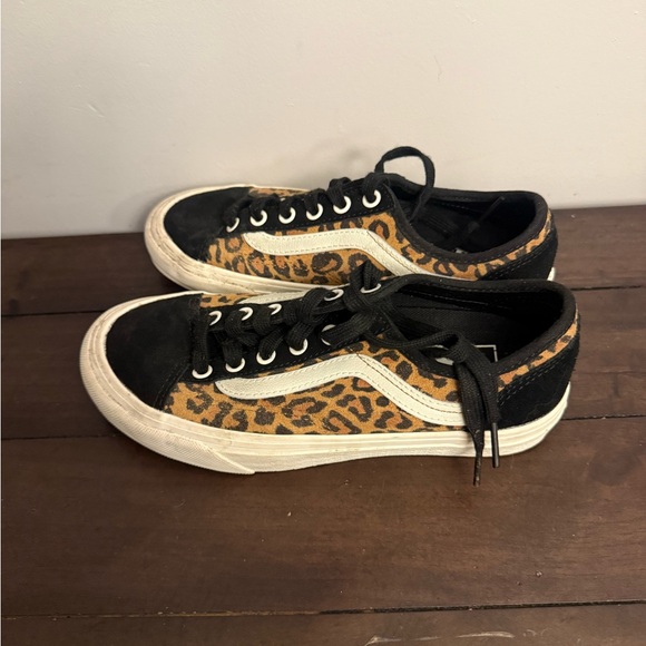 Vans Old Skool Leopard Print Sneakers Womens Size 6 Black White Low Top Skate - Picture 3 of 7